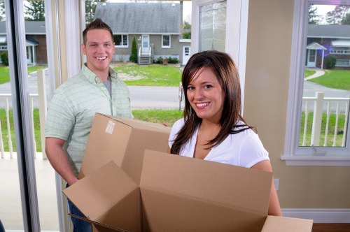 Unpacking and room organization support for a smooth move in Maidavale